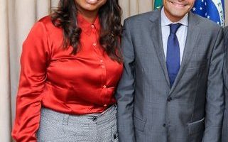 Artigo: Neto exonera secretários para eleições