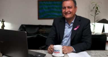 Artigo: Rui anuncia alinhamento do salário base para forças de segurança