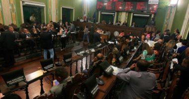 Artigo: Vereadores de Salvador estudam solicitar 13º salário retroativo
