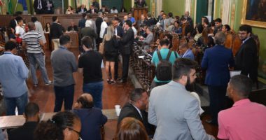 Artigo: Bancada de Neto não consegue aprovar projeto do IPTU na Câmara