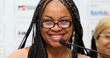 Artigo: “Apostar no negacionismo é medieval”, diz Olívia ao defender vacina obrigatória