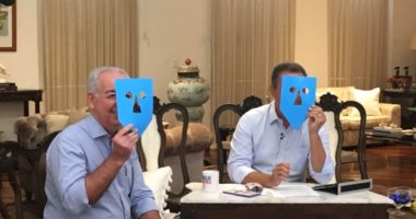 Artigo: Rui Costa cutuca ACM Neto ao usar máscara da Baiana System em entrevista