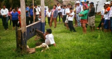 Artigo: Prefeito é amarrado em instrumento de tortura após não cumprir promessas