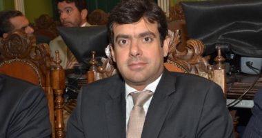 Artigo: Tiago Correia aguarda decisão do TRE para assumir como deputado