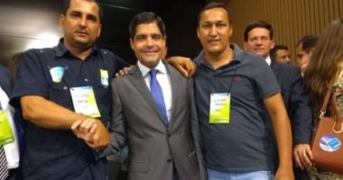 Artigo: Em grupo de WhatsApp, Neto é pressionado a sair a governador