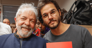 Artigo: Namorado de Fátima Bernardes estava com Lula no sindicato