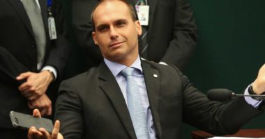 Artigo: Eduardo Bolsonaro sai em defesa de Djokovic por não tomar vacina