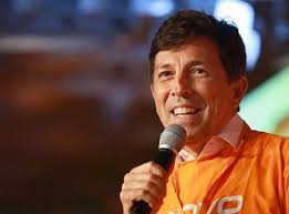 Artigo: Novo anuncia que não apoiará ninguém