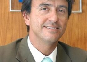 Artigo: André Curvello fica