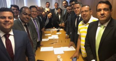 Artigo: Oposição ataca Rui: “não calará a voz da minoria”