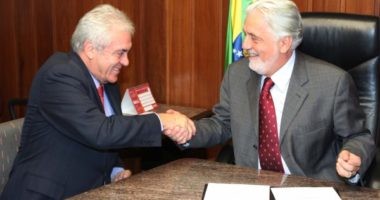 Artigo: Wagner e Otto votam contra ampliação de gastos com publicidade em ano eleitoral