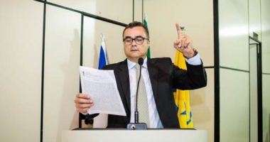 Artigo: “Lula está preso, babaca”, dispara Ciro Gomes na UFBA