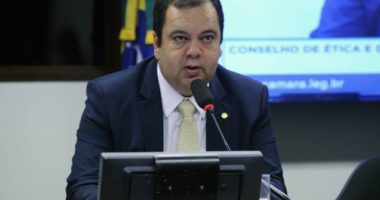 Artigo: Após denuncia, Bivar dispara e ameaça eleição de Elmar na Câmara