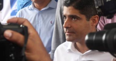 Artigo: DEM quer distância do centrão