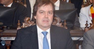 Artigo: José Trindade mira Léo Prates