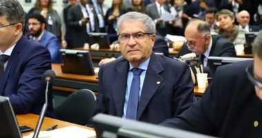 Artigo: Sem coligações, Zé Rocha vê reeleição em risco