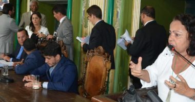 Artigo: Indefinição na Câmara Municipal