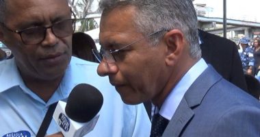 Artigo: Dinha reduz salário, mas segue recebendo mais que ACM Neto