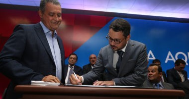 Artigo: Rui Costa não dá sinais de que vai demitir Fausto Franco, diz site