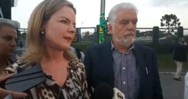 Artigo: Wagner lado a lado com Gleisi