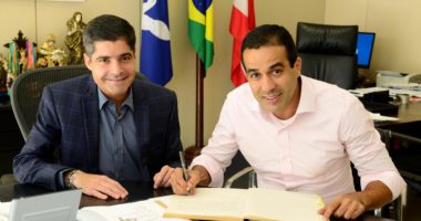 Artigo: Neto corta o próprio salário em 30%