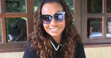 Artigo: Tia Eron de visual novo