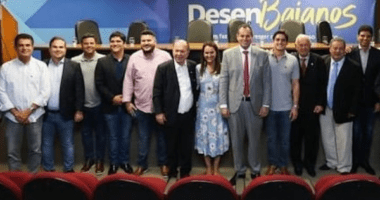 Artigo: Deputado do DEM ao lado de Pepistas