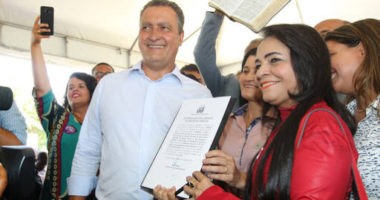 Artigo: Após desavença, Moema faz afago a Rui