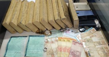 Artigo: Policia apreende 10 quilos de maconha dentro de carro na BR-116