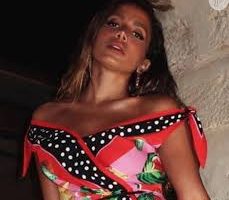 Artigo: Após defender isolamento no Brasil, Anitta faz show para multidão na Itália