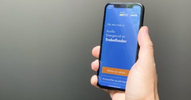 Artigo: Bolsonaro deve definir continuidade do auxílio emergencial até sexta