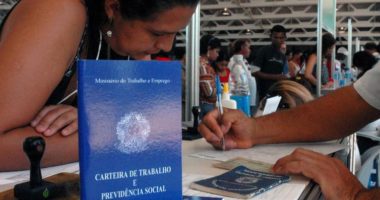 Artigo: SIMM e SIMM MULHER oferecem 75 vagas de emprego para esta terça-feira (15)