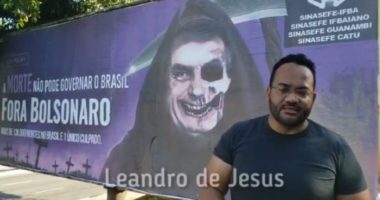 Artigo: Leandro de Jesus destrói outdoor contra Bolsonaro em Salvador: “Crime contra a honra”