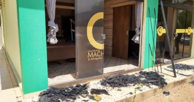 Artigo: Luis Eduardo Magalhães: escritório de candidato a vereador é alvo de tiros