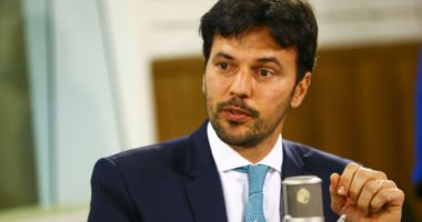 Artigo: Ministro das Comunicações é diagnosticado com covid-19