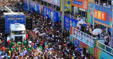 Artigo: Fiocruz: para ter Carnaval, Salvador precisa ter 90% da população vacinada