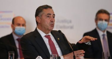 Artigo: Barroso diz que teve o “dever cumprido” e anuncia aposentadoria do STF