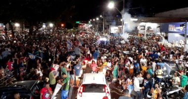 Artigo: Após resultados das eleições, centenas de pessoas se aglomeram em Feira de Santana e Vitória da Conquista