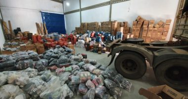 Artigo: Polícia apreende cerca de R$ 2 milhões em calçados falsificados em galpão
