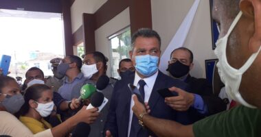 Artigo: “Pobres não verão a cor da vacina”, diz Rui sobre possível venda ao setor privado