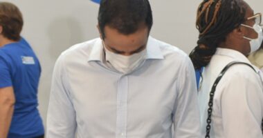 Artigo: Aos gritos de “prefeito caloteiro”, agentes de endemias e saúde invadem Secretaria de Saúde de Salvador