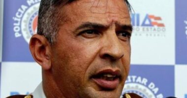 Artigo: Coronel Sturaro reage após ter material de campanha apreendido