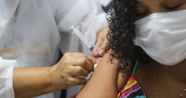 Artigo: Covid-19: aplicação da 1ª, 2ª e 3ª doses segue nesta sexta (8)