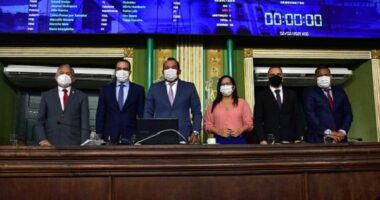 Artigo: Geraldo Jr faz discurso de reabertura da Câmara de Salvador