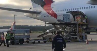 Artigo: Chega ao Brasil avião com 2 milhões de doses da vacina de Oxford