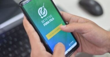 Artigo: Aplicativo já registrou 18 denúncias de ‘fura-filas’ da vacina contra Covid-19