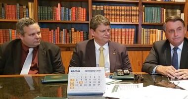 Artigo: Bolsonaro anuncia isenção do diesel e fim do imposto no gás de cozinha