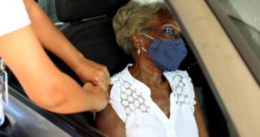 Artigo: Covid-19: vacinação de idosos a partir de 65 anos começa nesta terça (30) em Salvador