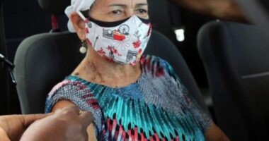 Artigo: Covid-19: vacinação para idosos com 64 anos e policiais militares acontece nesta quarta (31)