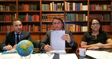 Artigo: Bolsonaro lê carta que feirante de Salvador deixou para a família
